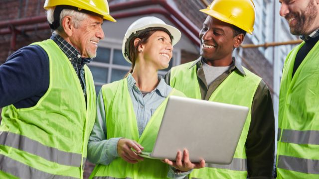 O SESMT é uma equipe especializada em segurança do trabalho