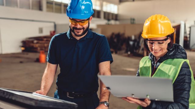 Refletir sobre as próprias ações e escolhas ajuda a criar um hábito de respeito no ambiente de trabalho.