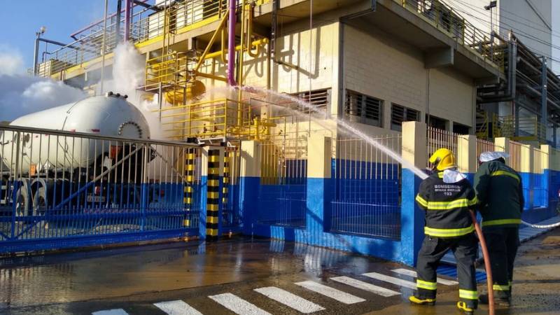 Vazamento de amônia intoxica 2 funcionários de frigorífico