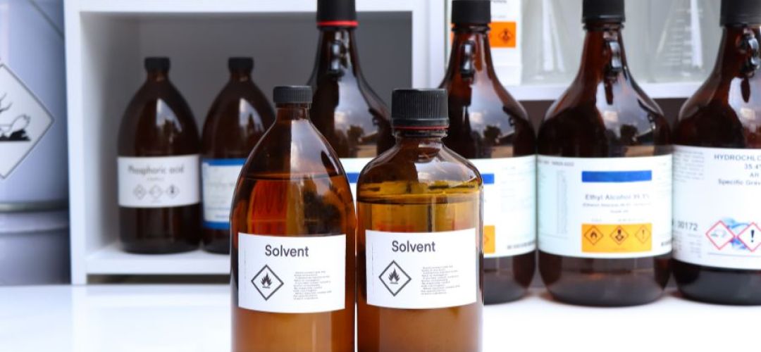 Solventes: riscos e prevenção 1 DDS sobre solventes