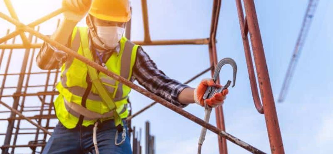 Fator de queda na NR-35 de forma prática 1 Avaliar o risco antes de iniciar o trabalho em altura